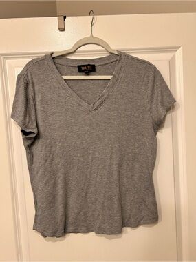 Truth Light Gray Ribbed V-Neck Short Sleeve Tee